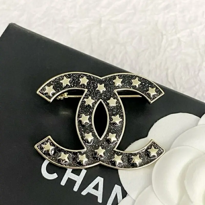 chanel brooches pour femme s_12240363